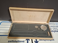 Ca. 200x horloges standaard, nots / mondaine , elk horloge is uniek doordat elke wijzerplaat een uniek stukje van de plattegrond van amsterdam, londen, parijs en new york bevat - afbeelding 13 van  22