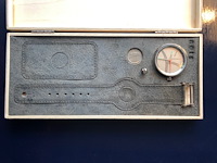 Ca. 200x horloges standaard, nots / mondaine , elk horloge is uniek doordat elke wijzerplaat een uniek stukje van de plattegrond van amsterdam, londen, parijs en new york bevat - afbeelding 16 van  22