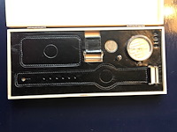 Ca. 200x horloges standaard, nots / mondaine , elk horloge is uniek doordat elke wijzerplaat een uniek stukje van de plattegrond van amsterdam, londen, parijs en new york bevat - afbeelding 21 van  22