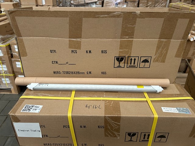 Ca. 200x led tube 9w 3000k 587 mm, qbright, qb-lt-9w-3k-120-587 - afbeelding 1 van  4