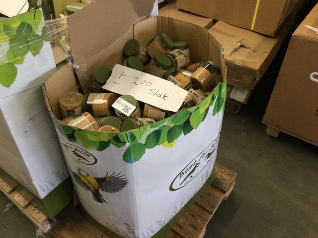 Ca. 200x potten pindakaas voor vogels, ed - afbeelding 1 van  5