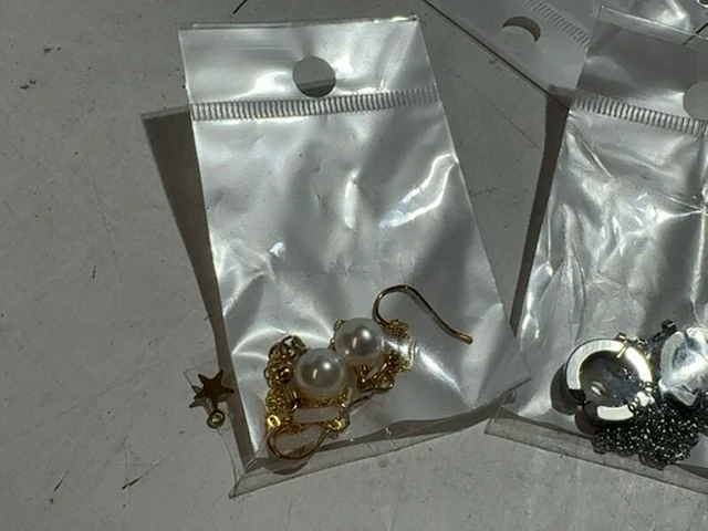 Ca. 200x sierraden voor airpods - afbeelding 3 van  6