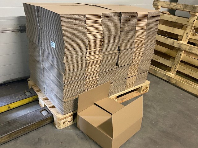 Ca. 200x verzenddozen 39x39x14cm dubbelgolf, bruin - afbeelding 1 van  4