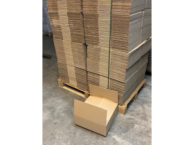 Ca. 200x verzenddozen, dubbelgolf, bruin, 39x39x14cm - afbeelding 1 van  4