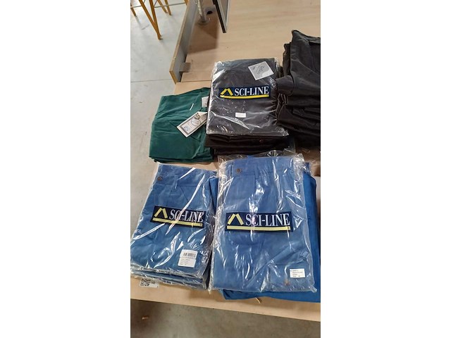 Ca. 203x diverse werkkleding - afbeelding 15 van  16
