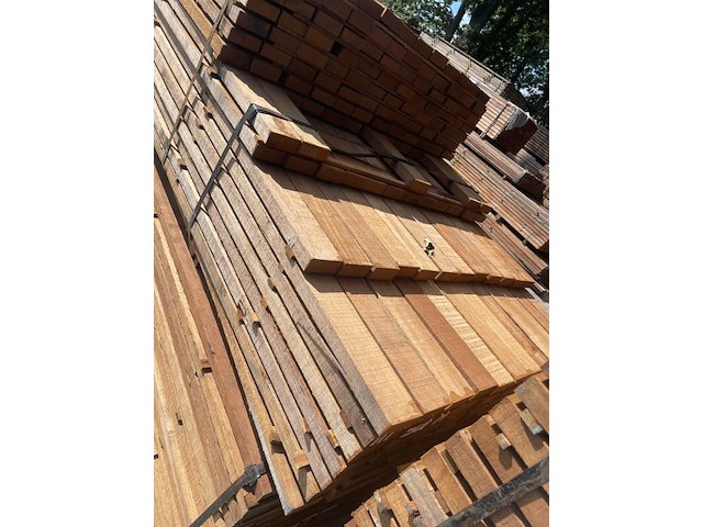 Ca. 204x guyana teak planken fijnbezaagd, 31x80mm, 91/215cm, 17/245cm, 12/275cm, 84/305cm - afbeelding 3 van  3