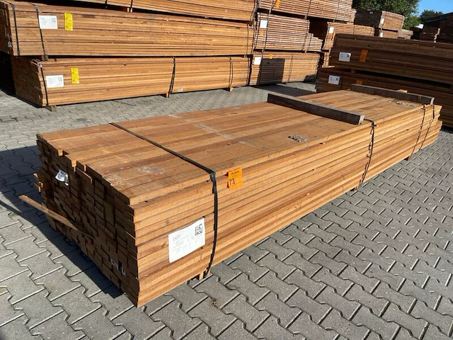 Ca. 204x guyana teak planken fijnbezaagd, 31x80mm, lengte 25/400cm, 83/430cm, 96/460cm - afbeelding 3 van  3
