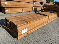 Ca. 204x guyana teak planken fijnbezaagd, 31x80mm, lengte 25/400cm, 83/430cm, 96/460cm - afbeelding 3 van  3