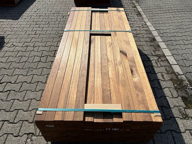Ca. 204x guyana teak planken geschaafd, 25x70mm, lengte 215cm - afbeelding 1 van  3