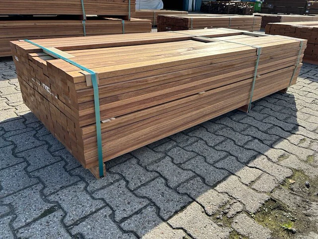 Ca. 204x guyana teak planken geschaafd, 25x70mm, lengte 215cm - afbeelding 2 van  3