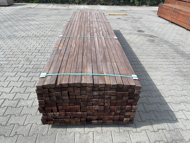 Ca. 204x hardhouten regels geschaafd, 42x57mm, lengte 395cm - afbeelding 1 van  3