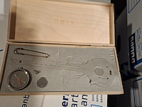 Ca. 204x horloges, nots / mondaine , elk horloge is uniek doordat elke wijzerplaat een uniek stukje van de plattegrond van amsterdam, londen, parijs en new york bevat, diverse kleuren - afbeelding 7 van  32