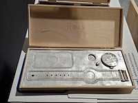 Ca. 204x horloges, nots / mondaine , elk horloge is uniek doordat elke wijzerplaat een uniek stukje van de plattegrond van amsterdam, londen, parijs en new york bevat, diverse kleuren - afbeelding 11 van  32