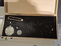 Ca. 204x horloges, nots / mondaine , elk horloge is uniek doordat elke wijzerplaat een uniek stukje van de plattegrond van amsterdam, londen, parijs en new york bevat, diverse kleuren - afbeelding 14 van  32