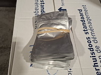 Ca. 204x horloges, nots / mondaine , elk horloge is uniek doordat elke wijzerplaat een uniek stukje van de plattegrond van amsterdam, londen, parijs en new york bevat, diverse kleuren - afbeelding 15 van  32