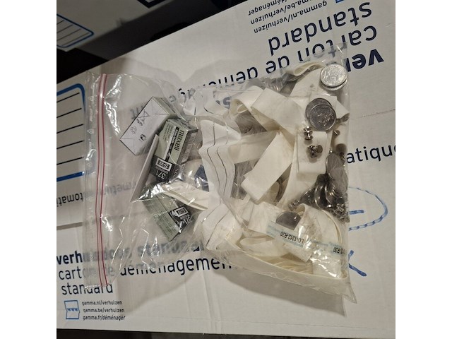 Ca. 204x horloges, nots / mondaine , elk horloge is uniek doordat elke wijzerplaat een uniek stukje van de plattegrond van amsterdam, londen, parijs en new york bevat, diverse kleuren - afbeelding 16 van  32