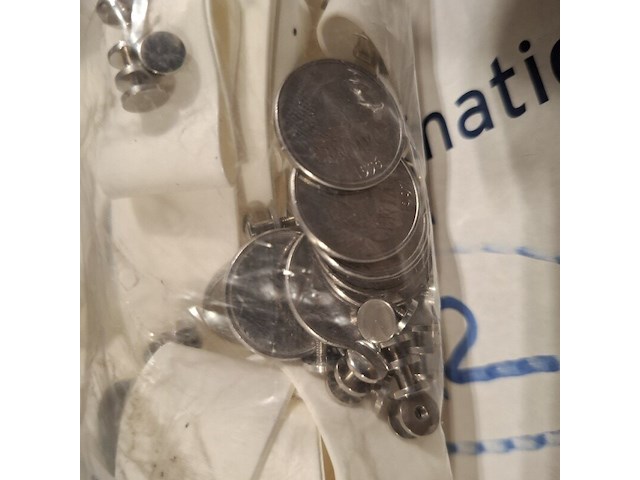 Ca. 204x horloges, nots / mondaine , elk horloge is uniek doordat elke wijzerplaat een uniek stukje van de plattegrond van amsterdam, londen, parijs en new york bevat, diverse kleuren - afbeelding 17 van  32