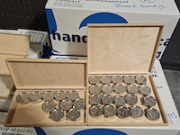 Ca. 204x horloges, nots / mondaine , elk horloge is uniek doordat elke wijzerplaat een uniek stukje van de plattegrond van amsterdam, londen, parijs en new york bevat, diverse kleuren - afbeelding 19 van  32