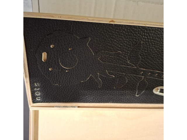 Ca. 204x horloges, nots / mondaine , elk horloge is uniek doordat elke wijzerplaat een uniek stukje van de plattegrond van amsterdam, londen, parijs en new york bevat, diverse kleuren - afbeelding 20 van  32