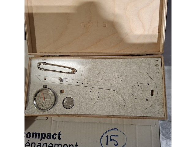 Ca. 204x horloges, nots / mondaine , elk horloge is uniek doordat elke wijzerplaat een uniek stukje van de plattegrond van amsterdam, londen, parijs en new york bevat, diverse kleuren - afbeelding 21 van  32