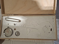 Ca. 204x horloges, nots / mondaine , elk horloge is uniek doordat elke wijzerplaat een uniek stukje van de plattegrond van amsterdam, londen, parijs en new york bevat, diverse kleuren - afbeelding 21 van  32