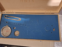 Ca. 204x horloges, nots / mondaine , elk horloge is uniek doordat elke wijzerplaat een uniek stukje van de plattegrond van amsterdam, londen, parijs en new york bevat, diverse kleuren - afbeelding 22 van  32