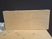 Ca. 204x horloges, nots / mondaine , elk horloge is uniek doordat elke wijzerplaat een uniek stukje van de plattegrond van amsterdam, londen, parijs en new york bevat, diverse kleuren - afbeelding 25 van  32