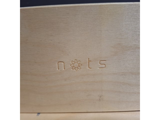 Ca. 204x horloges, nots / mondaine , elk horloge is uniek doordat elke wijzerplaat een uniek stukje van de plattegrond van amsterdam, londen, parijs en new york bevat, diverse kleuren - afbeelding 26 van  32