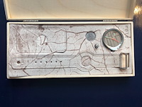 Ca. 204x horloges, nots / mondaine , elk horloge is uniek doordat elke wijzerplaat een uniek stukje van de plattegrond van amsterdam, londen, parijs en new york bevat, diverse kleuren - afbeelding 23 van  32