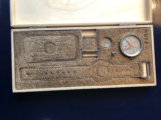 Ca. 204x horloges, nots / mondaine , elk horloge is uniek doordat elke wijzerplaat een uniek stukje van de plattegrond van amsterdam, londen, parijs en new york bevat, diverse kleuren - afbeelding 28 van  32