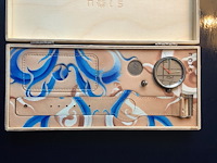 Ca. 204x horloges, nots / mondaine , elk horloge is uniek doordat elke wijzerplaat een uniek stukje van de plattegrond van amsterdam, londen, parijs en new york bevat, diverse kleuren - afbeelding 30 van  32