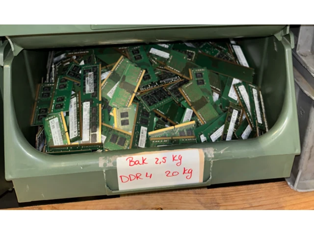 Ca. 20kg ddr4 server/laptop geheugen - afbeelding 1 van  1