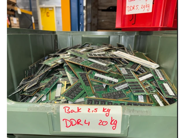 Ca. 20kg ddr4 server/laptop geheugen - afbeelding 1 van  1