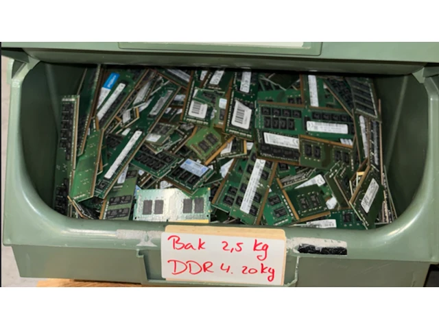 Ca. 20kg ddr4 server/laptop geheugen - afbeelding 1 van  1