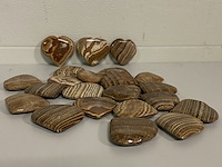 Ca. 20x aragoniet harten, bruin - afbeelding 1 van  4