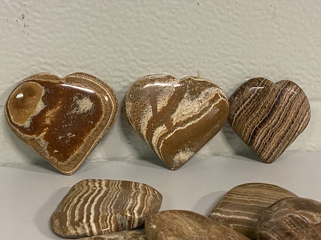 Ca. 20x aragoniet harten, bruin - afbeelding 2 van  4
