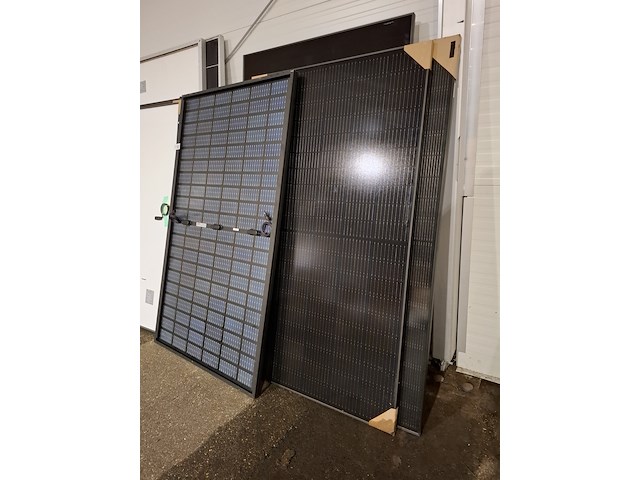 Ca. 20x diverse zonnepanelen o.a. hyundai, dmegc, tw solar - afbeelding 2 van  7