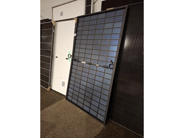 Ca. 20x diverse zonnepanelen o.a. hyundai, dmegc, tw solar - afbeelding 3 van  7