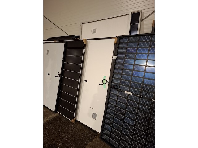Ca. 20x diverse zonnepanelen o.a. hyundai, dmegc, tw solar - afbeelding 4 van  7