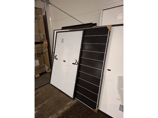 Ca. 20x diverse zonnepanelen o.a. hyundai, dmegc, tw solar - afbeelding 5 van  7