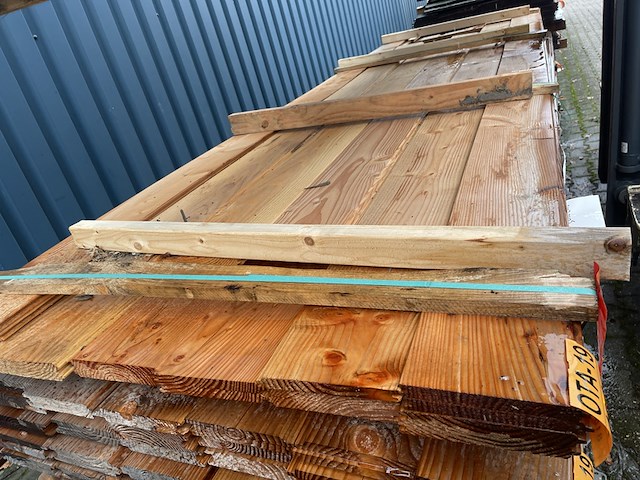 Ca. 20x douglas wisselsponning, 18x175mm, lengte 17/400cm, 3/300cm - afbeelding 1 van  3