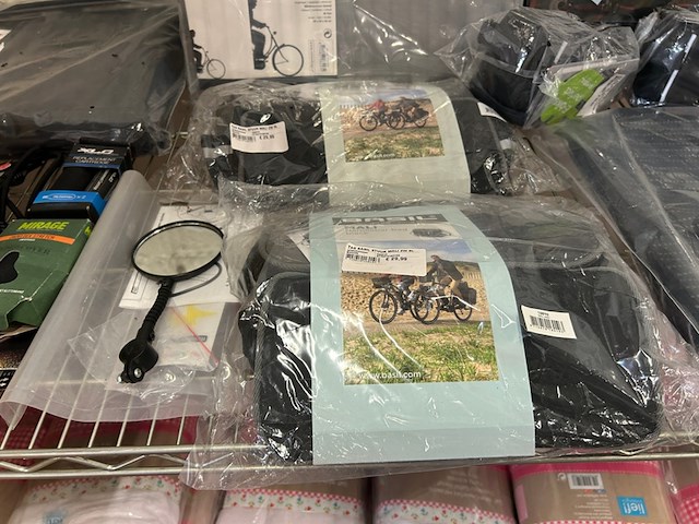Ca. 20x fietsaccessoires w.o. diverse fietstassen, w.o. basil, new looxs - afbeelding 4 van  8