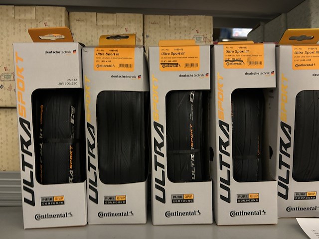 Ca. 20x fietsaccessoires w.o. fietsbanden w.o. ultra, bontrager, vredestein - afbeelding 2 van  7