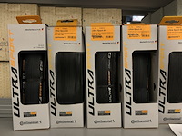 Ca. 20x fietsaccessoires w.o. fietsbanden w.o. ultra, bontrager, vredestein - afbeelding 2 van  7