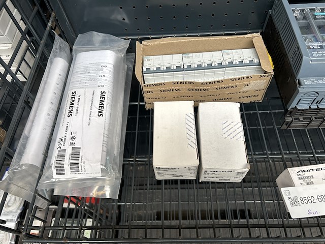 Ca. 20x installatiemateriaal w.o. mespatroonlastscheider, o.a. siemens, philips, aritech, interlogix - afbeelding 2 van  8
