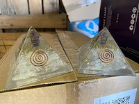 Ca. 20x orgonietpiramide 75 mm met edelsteen en koper - afbeelding 1 van  3