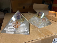 Ca. 20x orgonietpiramide 75 mm met edelsteen en koper - afbeelding 1 van  4