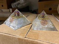 Ca. 20x orgonietpiramide 75 mm met edelsteen en koper - afbeelding 2 van  4