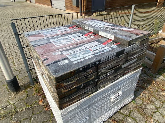 Ca. 20x pak dakshingles, iko, rood, 3m2 per pak - afbeelding 1 van  5