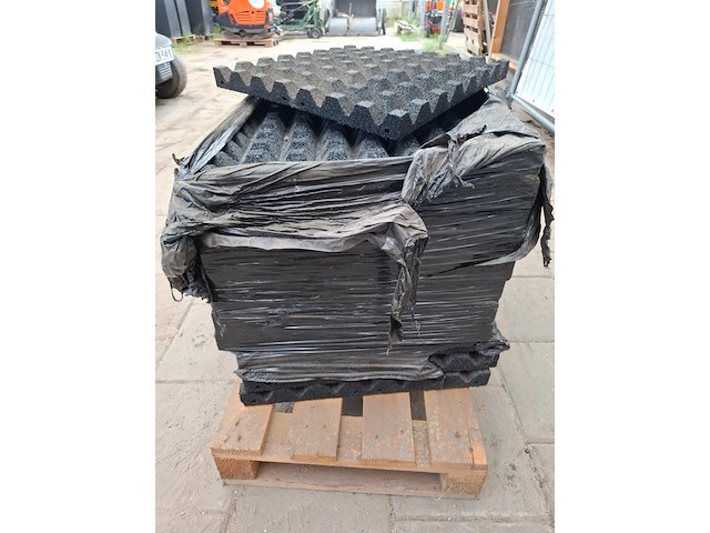 Ca 20x rubberen tegel 50x50x4cm - afbeelding 3 van  3